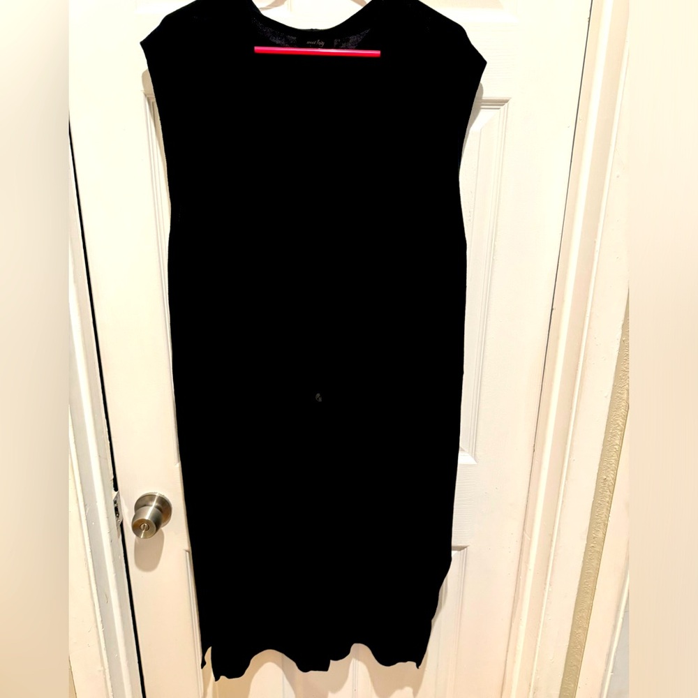 Long lightweight sweater vest
